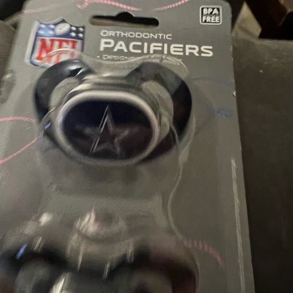 NFL pacifiers‎ - Picture 3 of 4
